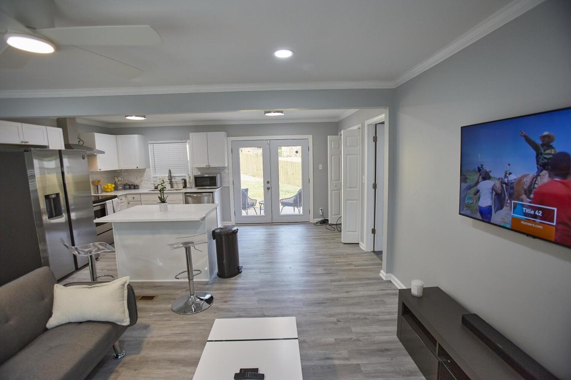 2 Bedroom Bliss Modern Comfort *